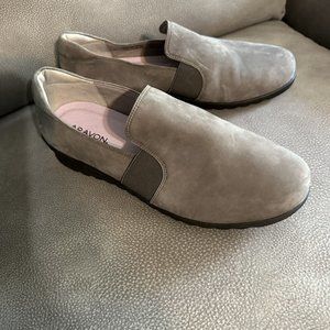 Aravon Josie Leather Slip On Loafer with Goring